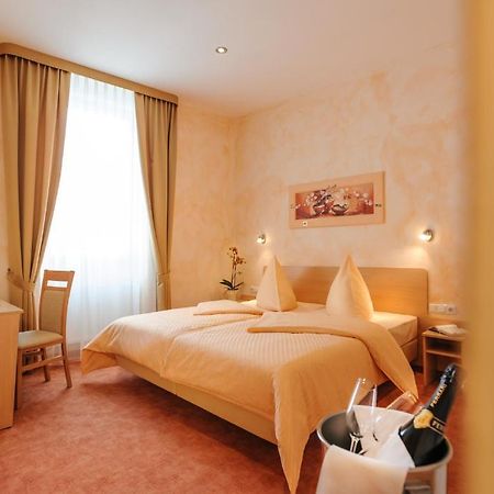 Hotel Mediterraneo Neustadt an der Weinstraße Værelse billede